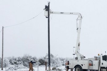 Linemen work to restore power in Texas during winter storm, February 2021. Photo by Jonathan Cutrer, via Flickr [CC BY-NC 2.0] 